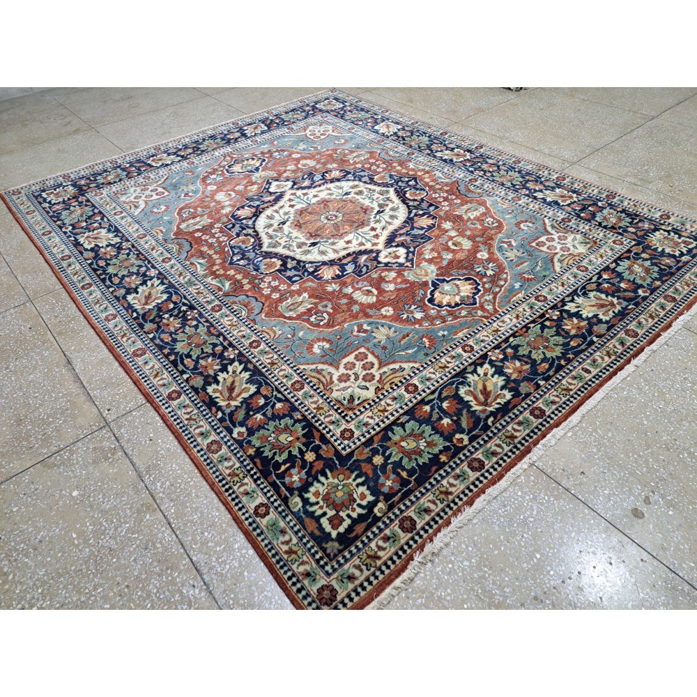 Brand-New Hand-knotted Rug with Antique Heriz Design. 100% Wool Brand-New Hand-knotted Rug with Antique Heriz Design. 100% Wool