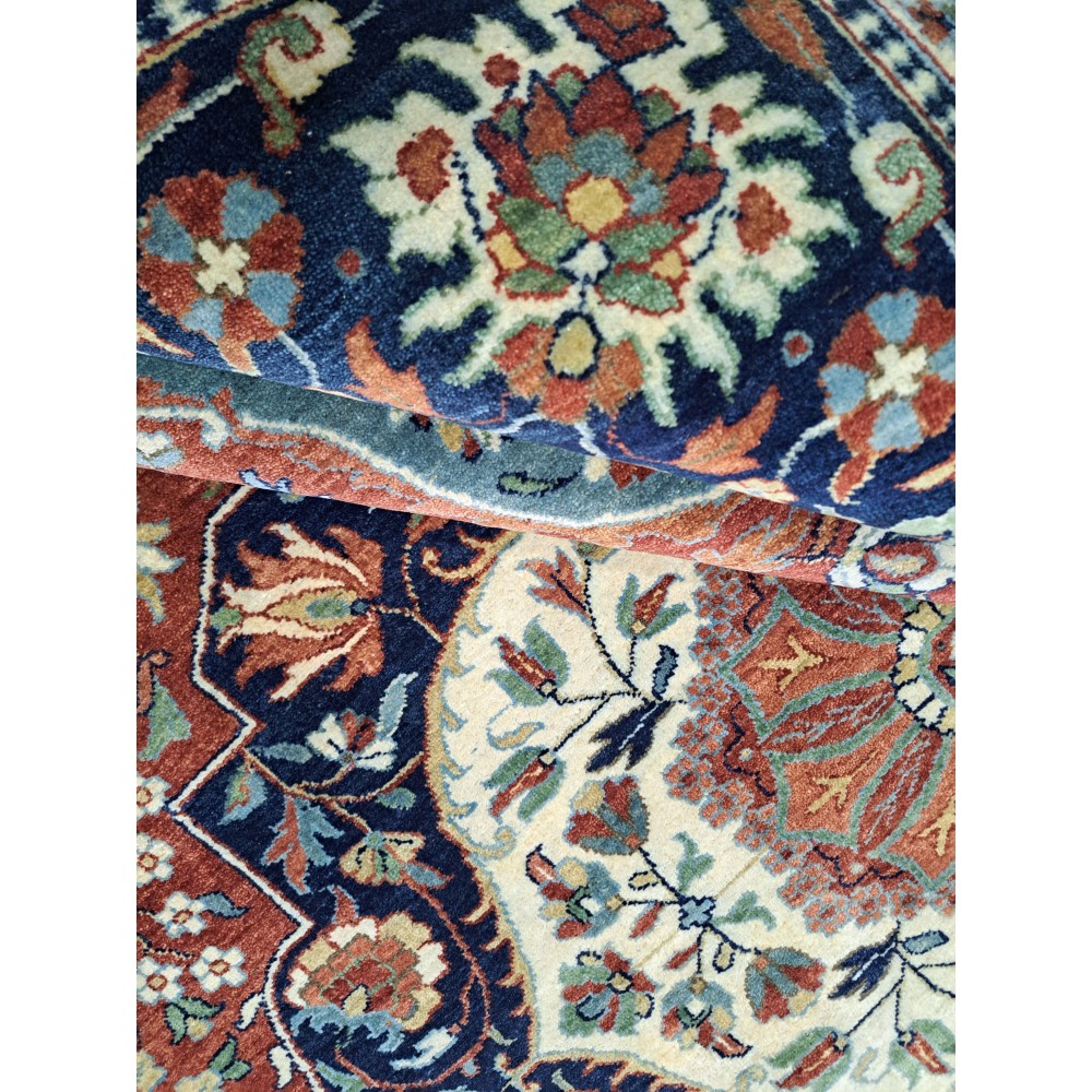 Brand-New Hand-knotted Rug with Antique Heriz Design. 100% Wool Brand-New Hand-knotted Rug with Antique Heriz Design. 100% Wool