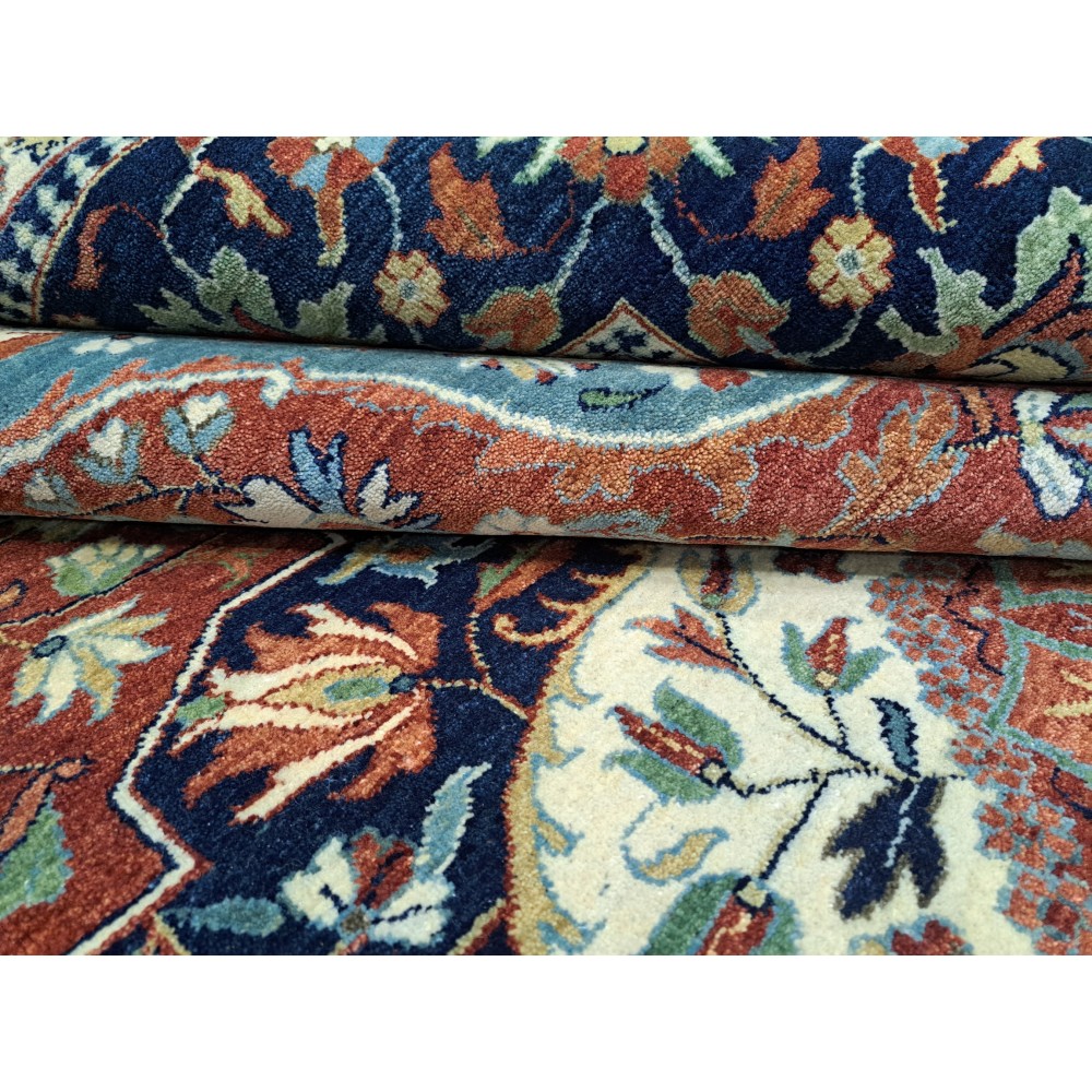 Brand-New Hand-knotted Rug with Antique Heriz Design. 100% Wool Brand-New Hand-knotted Rug with Antique Heriz Design. 100% Wool