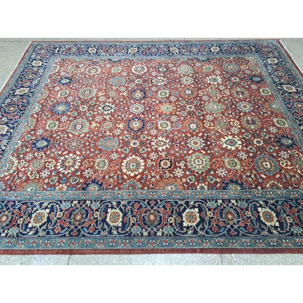 New Hand-Knotted Rug with Antique Heriz Design. Luxury Handmade Carpet New Hand-Knotted Rug with Antique Heriz Design. Luxury Handmade Carpet