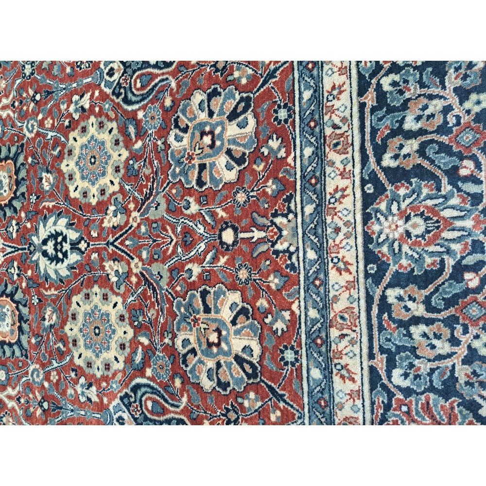 Antique Heriz Rug. 100% Wool. New Hand-knotted Carpet. 18th-Century Heriz Style. Handcrafted Oriental Decor Antique Heriz Rug. 100% Wool. New Hand-knotted Carpet. 18th-Century Heriz Style. Handcrafted Oriental Decor