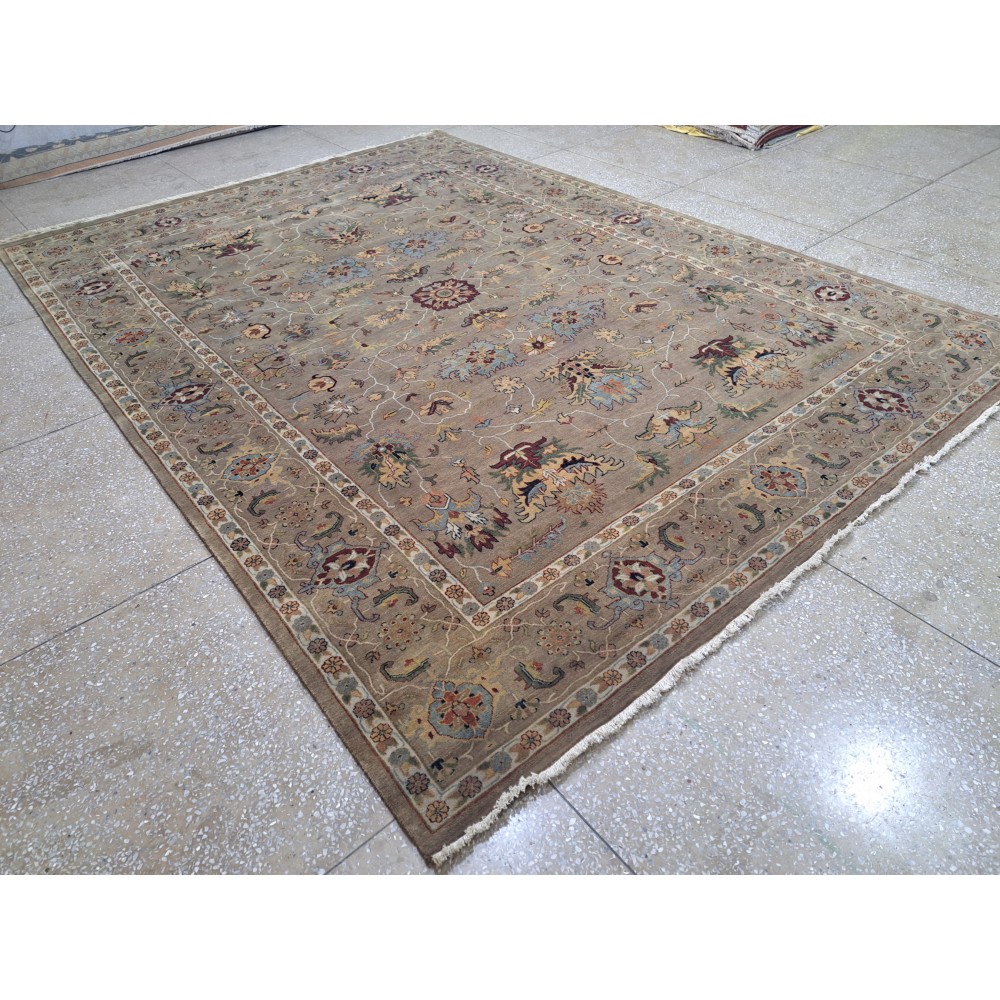 Hand-Knotted Rug. 100% Wool. Antique Heriz Inspired Design. Classic 18th-Century Heriz Design Carpet Hand-Knotted Rug. 100% Wool. Antique Heriz Inspired Design. Classic 18th-Century Heriz Design Carpet