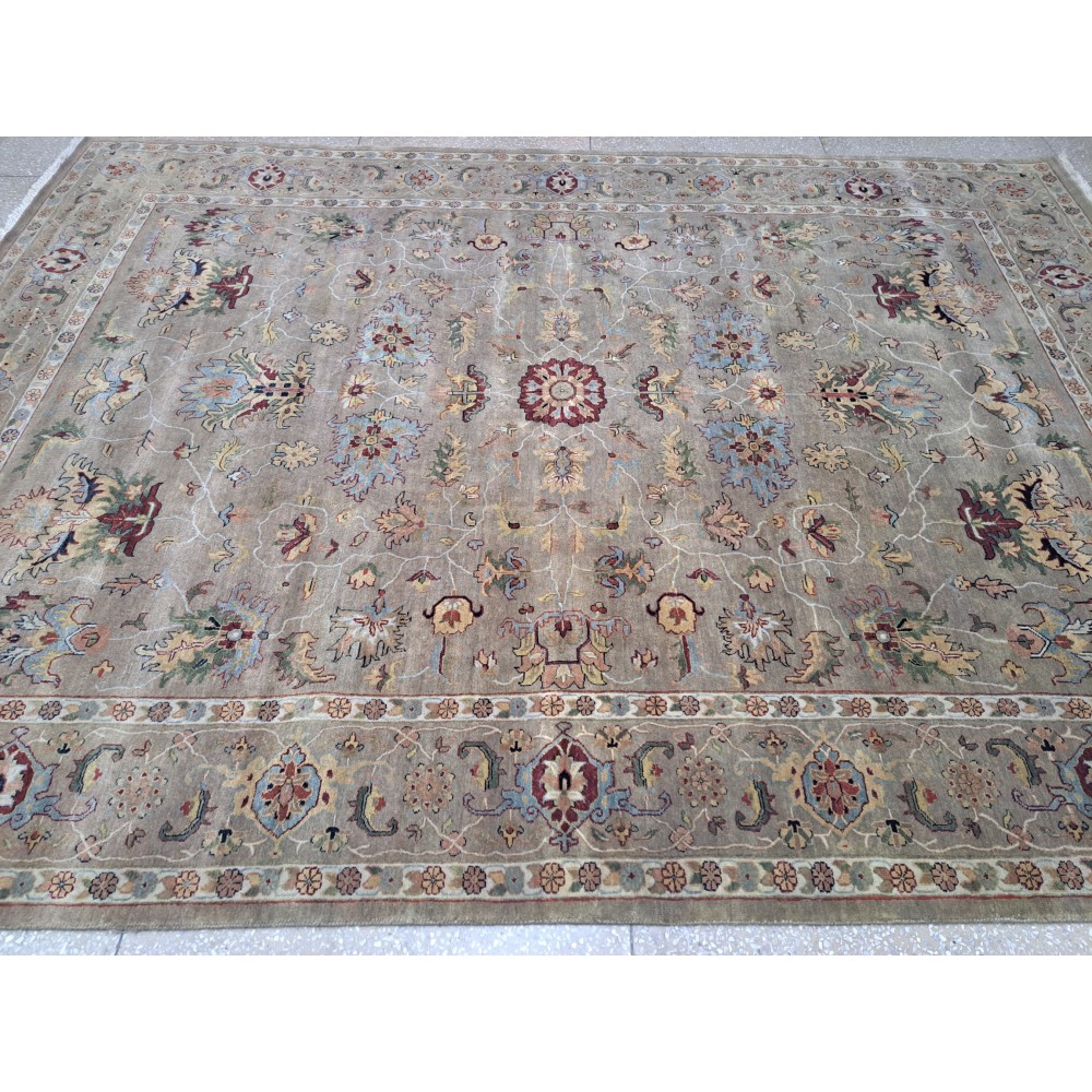 Hand-Knotted Rug. 100% Wool. Antique Heriz Inspired Design. Classic 18th-Century Heriz Design Carpet Hand-Knotted Rug. 100% Wool. Antique Heriz Inspired Design. Classic 18th-Century Heriz Design Carpet