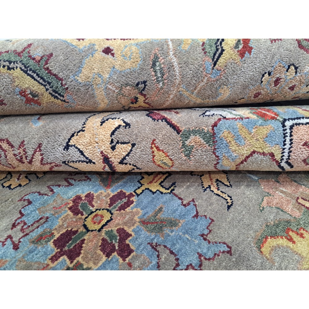 Hand-Knotted Rug. 100% Wool. Antique Heriz Inspired Design. Classic 18th-Century Heriz Design Carpet Hand-Knotted Rug. 100% Wool. Antique Heriz Inspired Design. Classic 18th-Century Heriz Design Carpet