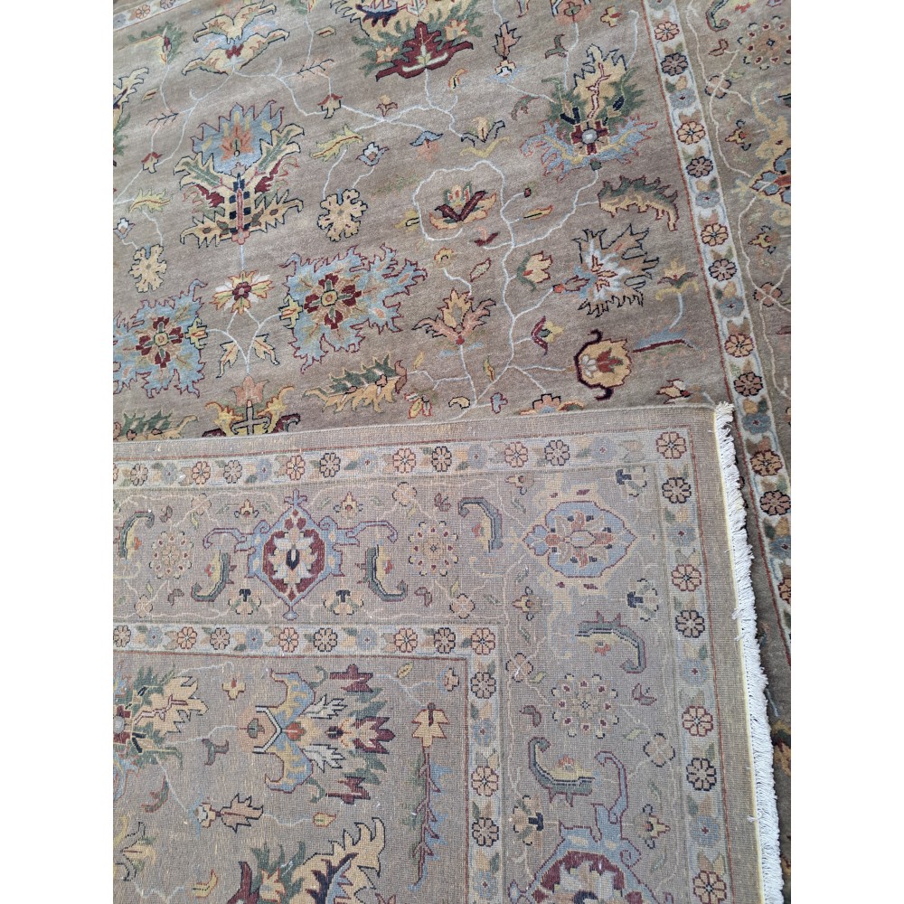 Hand-Knotted Rug. 100% Wool. Antique Heriz Inspired Design. Classic 18th-Century Heriz Design Carpet Hand-Knotted Rug. 100% Wool. Antique Heriz Inspired Design. Classic 18th-Century Heriz Design Carpet