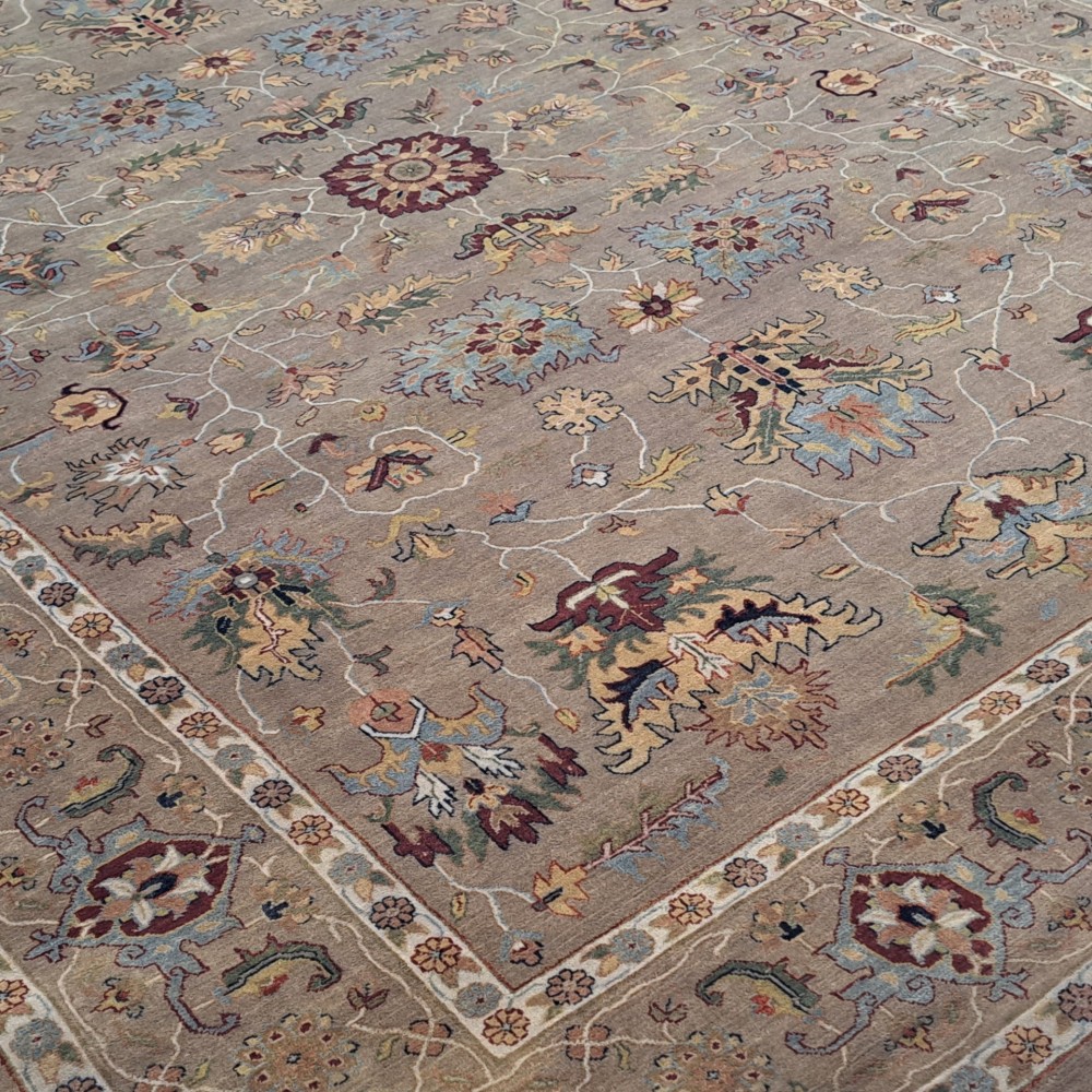 Hand-Knotted Rug. 100% Wool. Antique Heriz Inspired Design. Classic 18th-Century Heriz Design Carpet Hand-Knotted Rug. 100% Wool. Antique Heriz Inspired Design. Classic 18th-Century Heriz Design Carpet