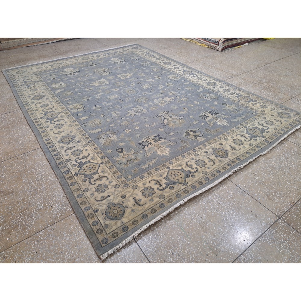 Antique Heriz Inpired Hand-knotted Rug Made of Wool. Brand New Handmade Carpet. Antique Heriz Inpired Hand-knotted Rug Made of Wool. Brand New Handmade Carpet.