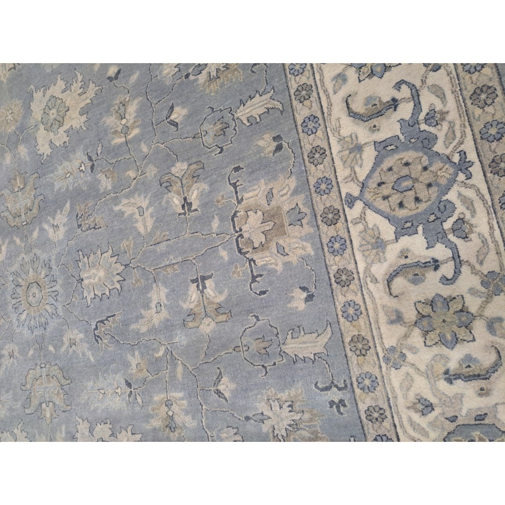 Antique Heriz Inpired Hand-knotted Rug Made of Wool. Brand New Handmade Carpet. Antique Heriz Inpired Hand-knotted Rug Made of Wool. Brand New Handmade Carpet.