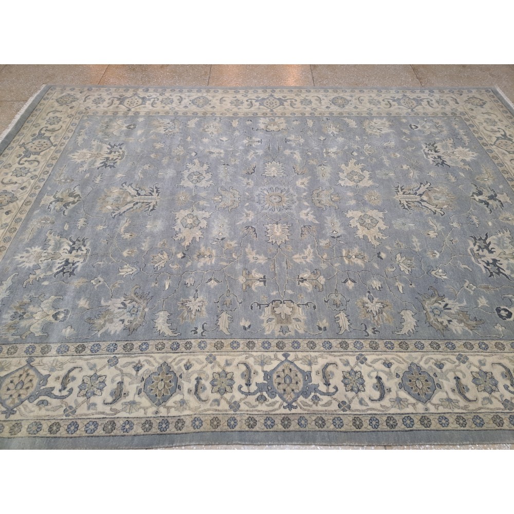 Antique Heriz Inpired Hand-knotted Rug Made of Wool. Brand New Handmade Carpet. Antique Heriz Inpired Hand-knotted Rug Made of Wool. Brand New Handmade Carpet.