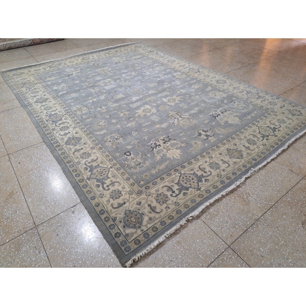Antique Heriz Inpired Hand-knotted Rug Made of Wool. Brand New Handmade Carpet. Antique Heriz Inpired Hand-knotted Rug Made of Wool. Brand New Handmade Carpet.