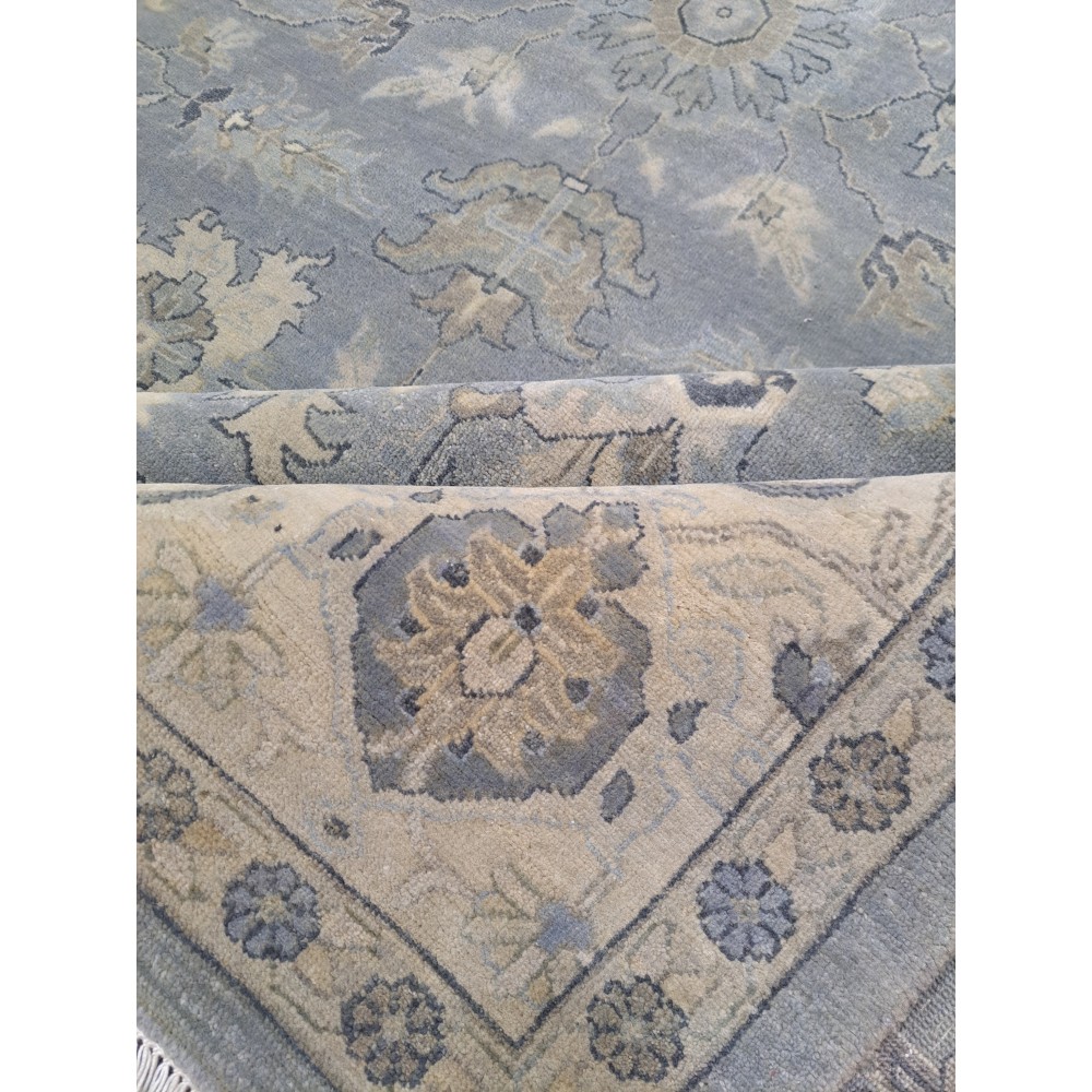 Antique Heriz Inpired Hand-knotted Rug Made of Wool. Brand New Handmade Carpet. Antique Heriz Inpired Hand-knotted Rug Made of Wool. Brand New Handmade Carpet.