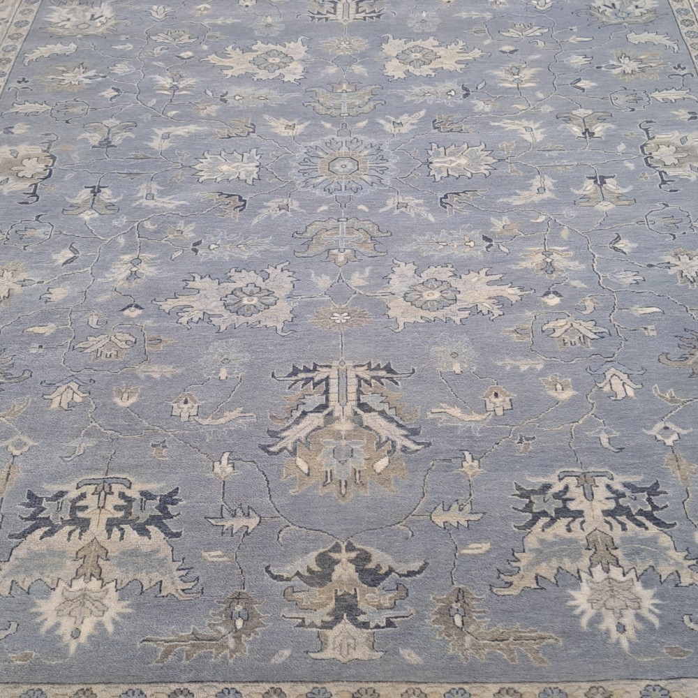 Antique Heriz Inpired Hand-knotted Rug Made of Wool. Brand New Handmade Carpet. Antique Heriz Inpired Hand-knotted Rug Made of Wool. Brand New Handmade Carpet.
