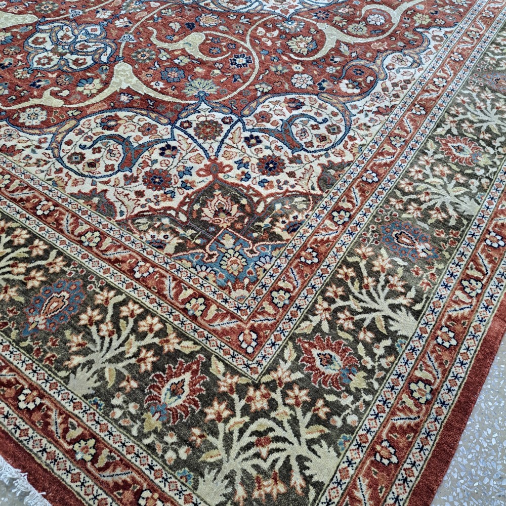 18th-century Heriz Design Area Rug. All Wool. Handmade Antique Style Carpet. Living Room Decor 18th-century Heriz Design Area Rug. All Wool. Handmade Antique Style Carpet. Living Room Decor