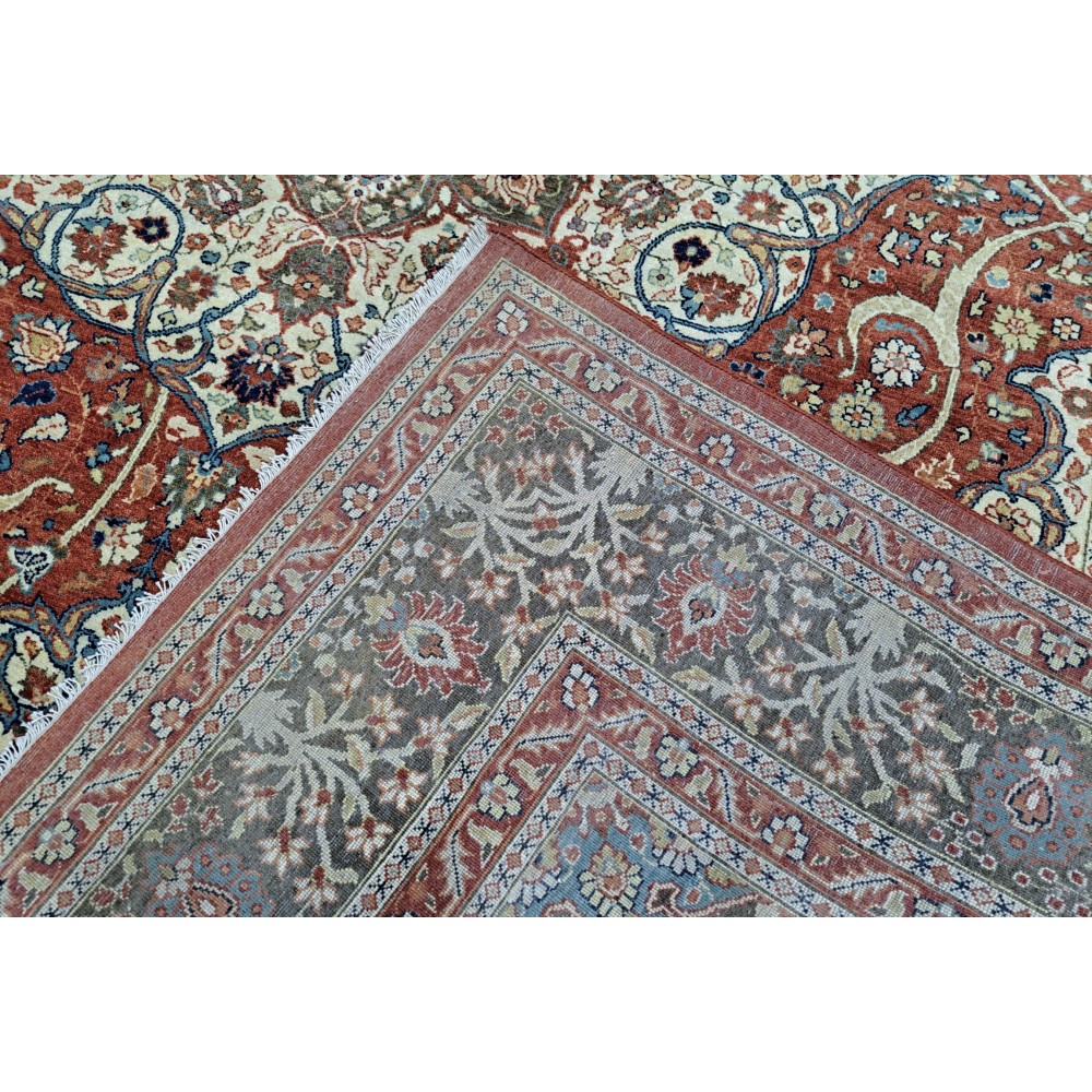 18th-century Heriz Design Area Rug. All Wool. Handmade Antique Style Carpet. Living Room Decor 18th-century Heriz Design Area Rug. All Wool. Handmade Antique Style Carpet. Living Room Decor