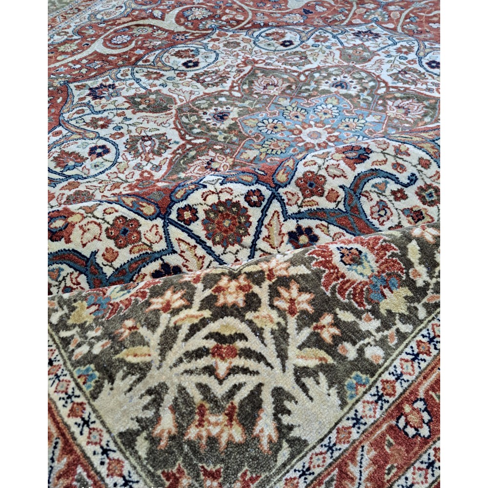 18th-century Heriz Design Area Rug. All Wool. Handmade Antique Style Carpet. Living Room Decor 18th-century Heriz Design Area Rug. All Wool. Handmade Antique Style Carpet. Living Room Decor