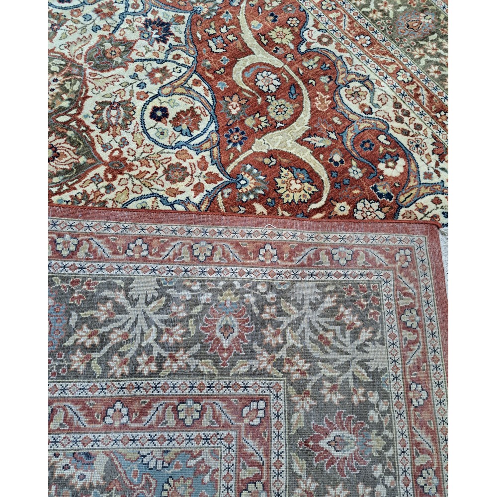 18th-century Heriz Design Area Rug. All Wool. Handmade Antique Style Carpet. Living Room Decor 18th-century Heriz Design Area Rug. All Wool. Handmade Antique Style Carpet. Living Room Decor