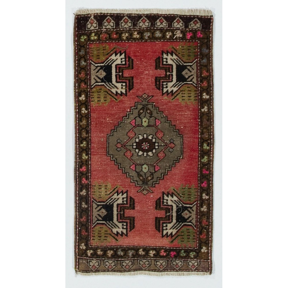 Handmade Accent Rug. Vintage Door Mat. Turkish Seat Cover. Entryway Mat. Kitchen Rug