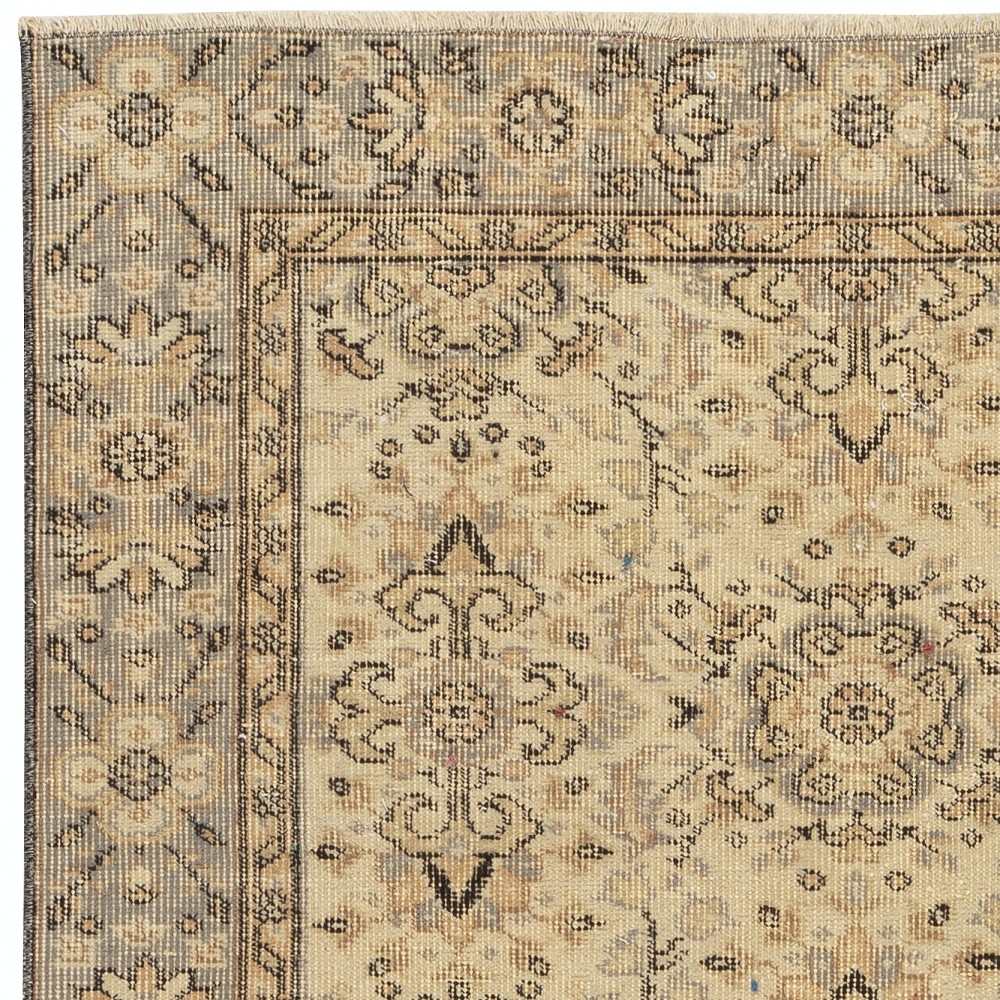 Vintage Floral Design Wool Accent Rug. Beige Handmade Turkish Small Rug for Country Style Decoration