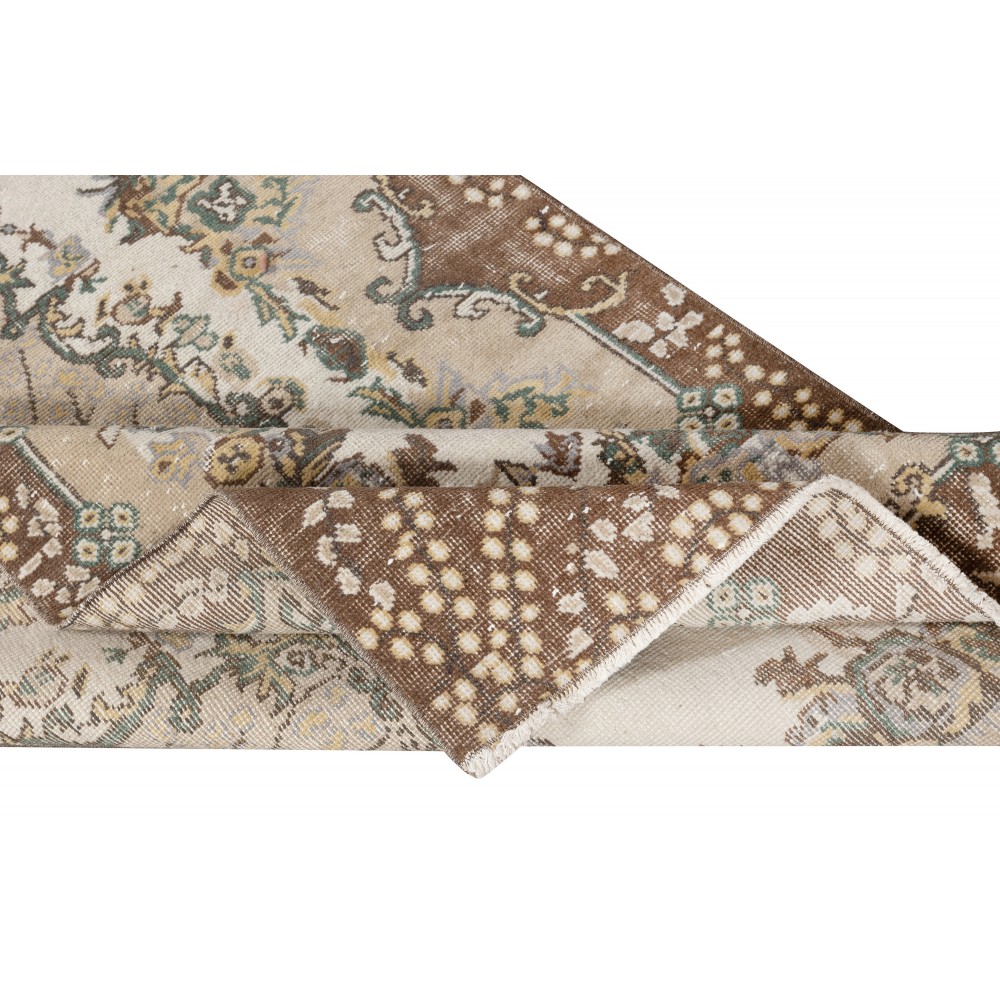 Vintage Accent Rug with Floral Medallion Design. Handknotted Turkish Rug for Farmhouse and Cottage Decor Vintage Accent Rug with Floral Medallion Design. Handknotted Turkish Rug for Farmhouse and Cottage Decor