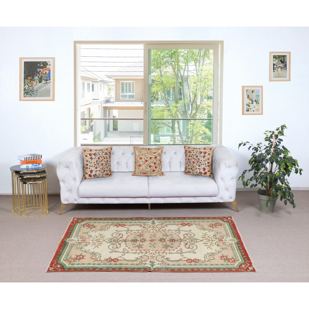 Vintage Turkish Wool Rug. Hand-Knotted Accent Rug for Farmhouse and Country Home Decor