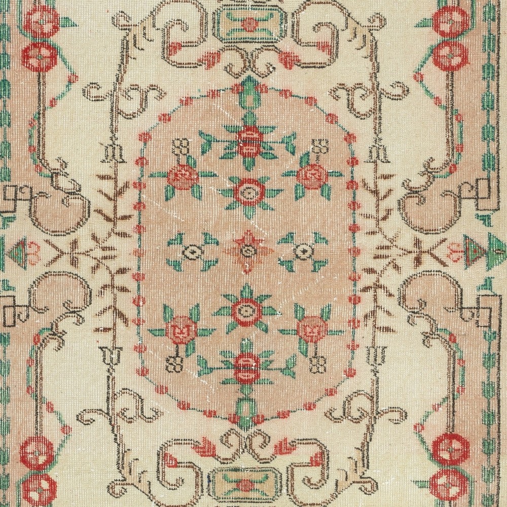 Vintage Turkish Wool Rug. Hand-Knotted Accent Rug for Farmhouse and Country Home Decor