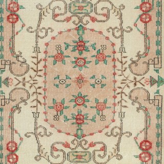 Vintage Turkish Wool Rug. Hand-Knotted Accent Rug for Farmhouse and Country Home Decor