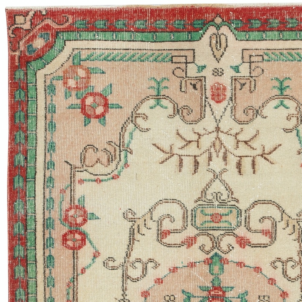 Vintage Turkish Wool Rug. Hand-Knotted Accent Rug for Farmhouse and Country Home Decor