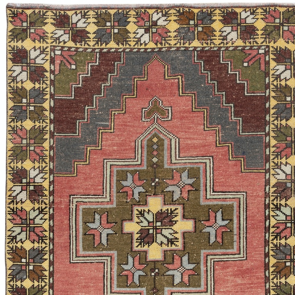 One-of-a-kind Vintage Oriental Rug, 100% Wool, Hand-knotted Turkish Carpet with Tribal Motifs