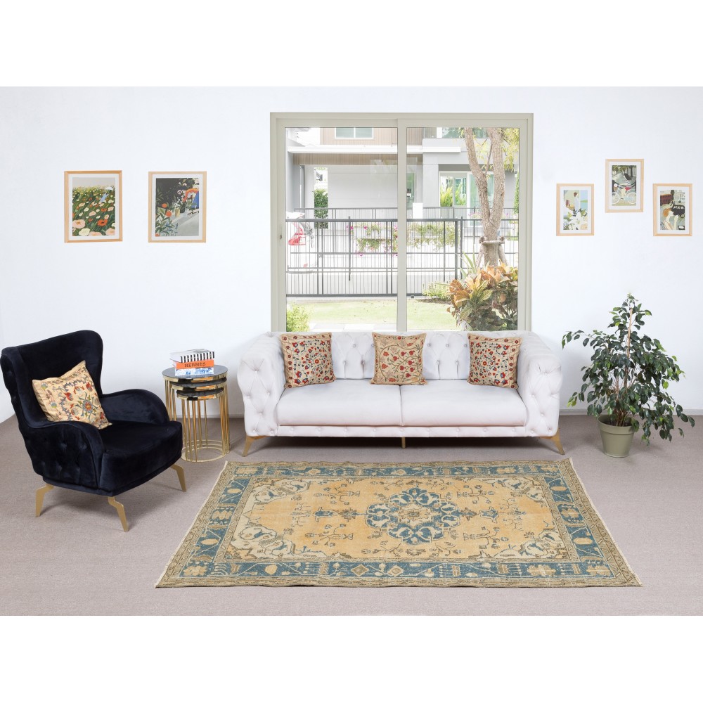 Farmhouse Style Vintage Turkish Rug. Handmade Wool Area Carpet for Country Homes Farmhouse Style Vintage Turkish Rug. Handmade Wool Area Carpet for Country Homes