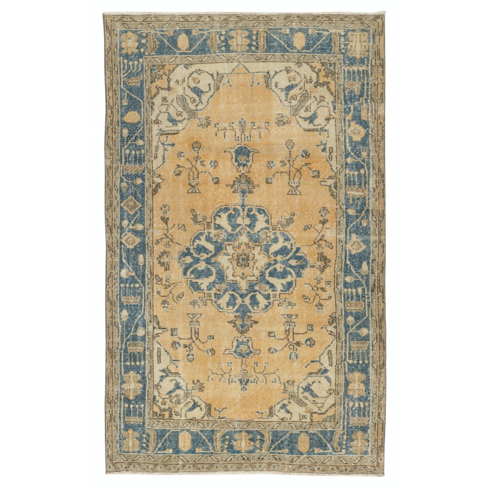 Farmhouse Style Vintage Turkish Rug. Handmade Wool Area Carpet for Country Homes Farmhouse Style Vintage Turkish Rug. Handmade Wool Area Carpet for Country Homes