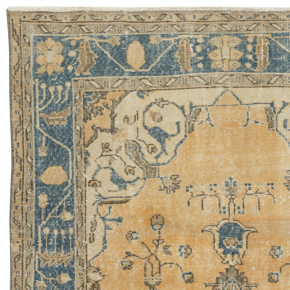 Farmhouse Style Vintage Turkish Rug. Handmade Wool Area Carpet for Country Homes Farmhouse Style Vintage Turkish Rug. Handmade Wool Area Carpet for Country Homes