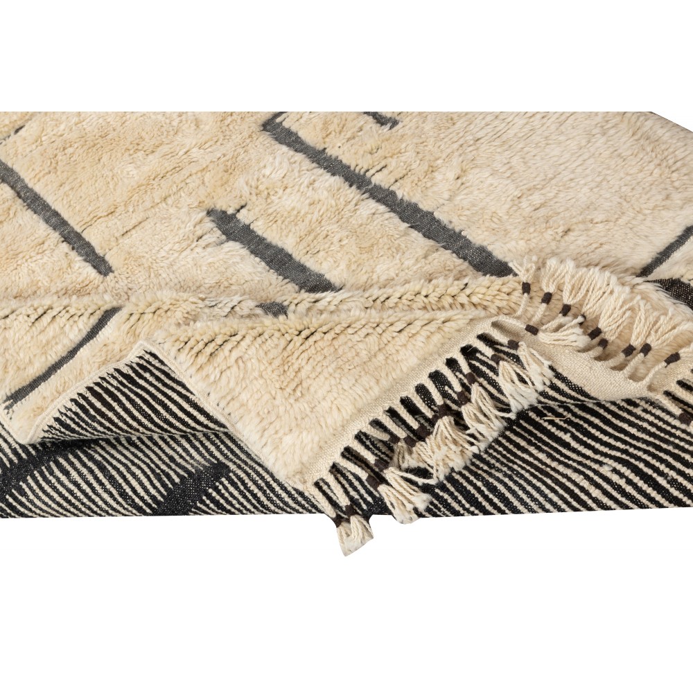 Handmade Moroccan style Tulu Rug Made of Natural Un-Dyed Wool, Beige Color Modern Hand Knotted Carpet with Fringe Handmade Moroccan style Tulu Rug Made of Natural Un-Dyed Wool, Beige Color Modern Hand Knotted Carpet with Fringe