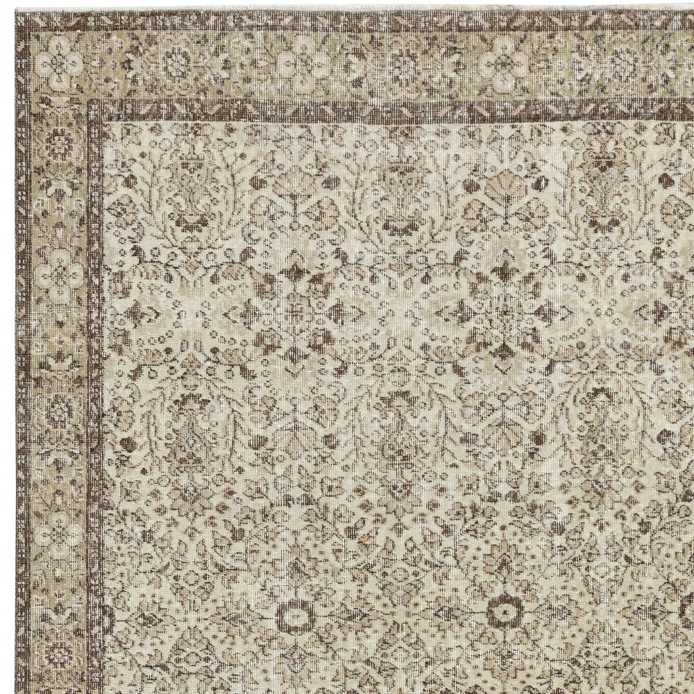Vintage Floral Design Wool Rug. Beige Handmade Turkish Area Rug for Farmhouse Decor Vintage Floral Design Wool Rug. Beige Handmade Turkish Area Rug for Farmhouse Decor