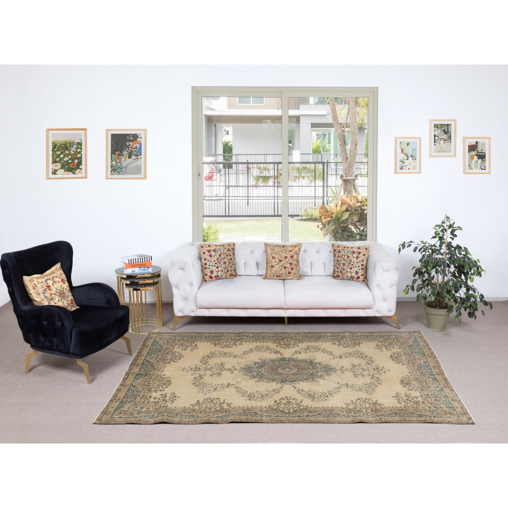 Vintage Turkish Area Rug. Rustic Handknotted Wool Carpet for Farmhouse and Boho Interiors Vintage Turkish Area Rug. Rustic Handknotted Wool Carpet for Farmhouse and Boho Interiors