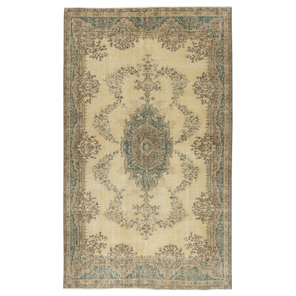 Vintage Turkish Area Rug. Rustic Handknotted Wool Carpet for Farmhouse and Boho Interiors Vintage Turkish Area Rug. Rustic Handknotted Wool Carpet for Farmhouse and Boho Interiors