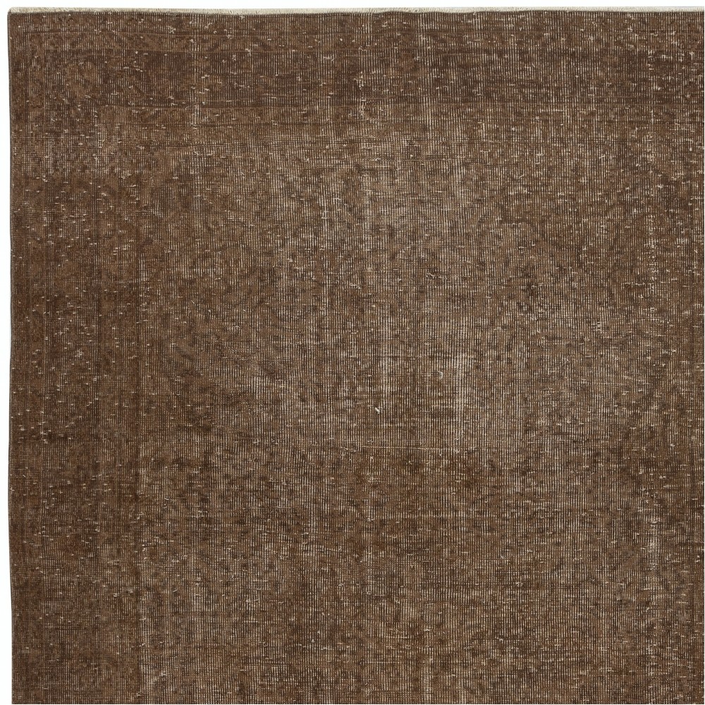 Modern Brown Turkish Rug for Bedroom. Vintage Handmade Wool Area Rug for Living Room Modern Brown Turkish Rug for Bedroom. Vintage Handmade Wool Area Rug for Living Room