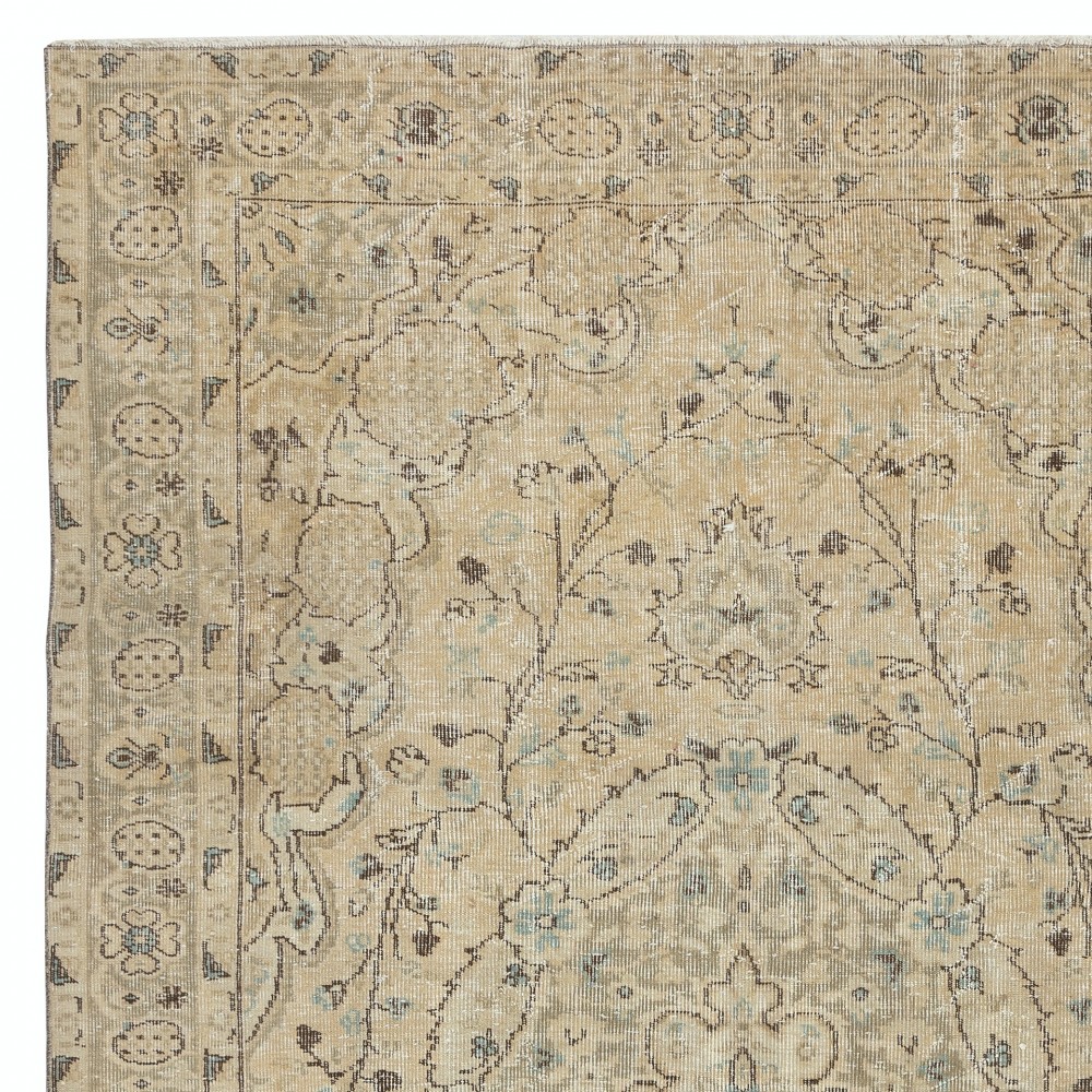 Vintage Turkish Handknotted Wool Rug. Beige Area Carpet for Cozy Farmhouse Interiors