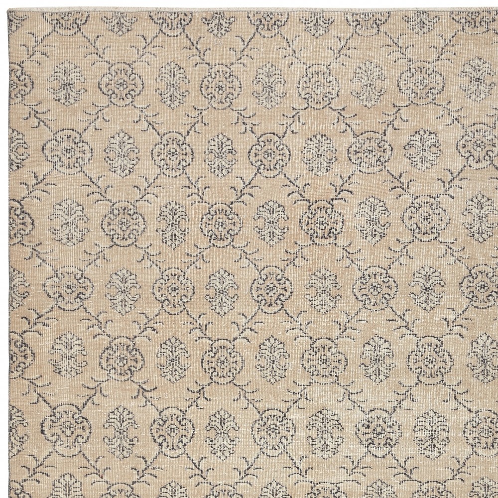 Vintage Turkish Handknotted Wool Rug. Floral Patterned Area Carpet for Cozy Farmhouse Interiors Vintage Turkish Handknotted Wool Rug. Floral Patterned Area Carpet for Cozy Farmhouse Interiors