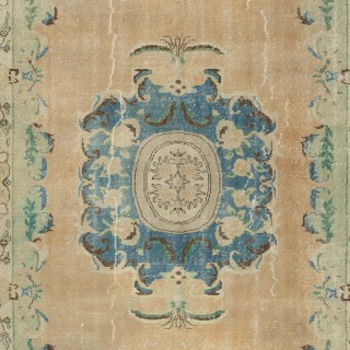 Rustic Vintage Wool Rug. Handknotted Turkish Carpet for Farmhouse and Cottage Decor