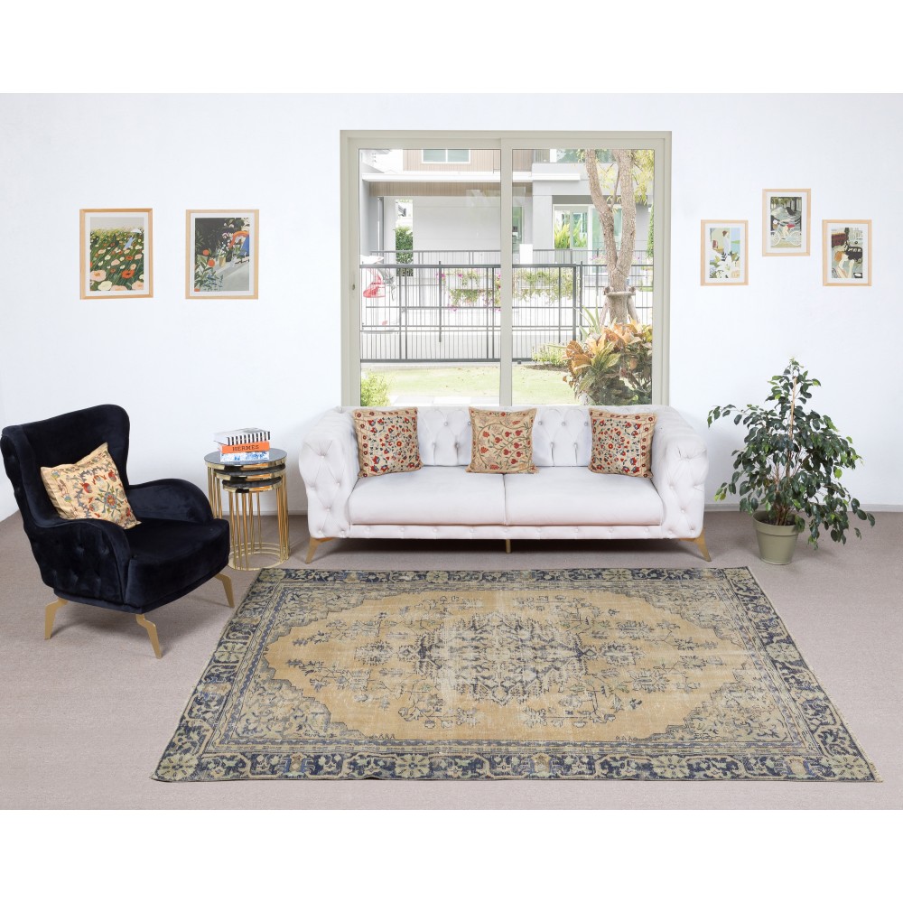 Turkish Hand-Knotted Wool Rug. Vintage Area Carpet for Rustic Farmhouse Interiors Turkish Hand-Knotted Wool Rug. Vintage Area Carpet for Rustic Farmhouse Interiors