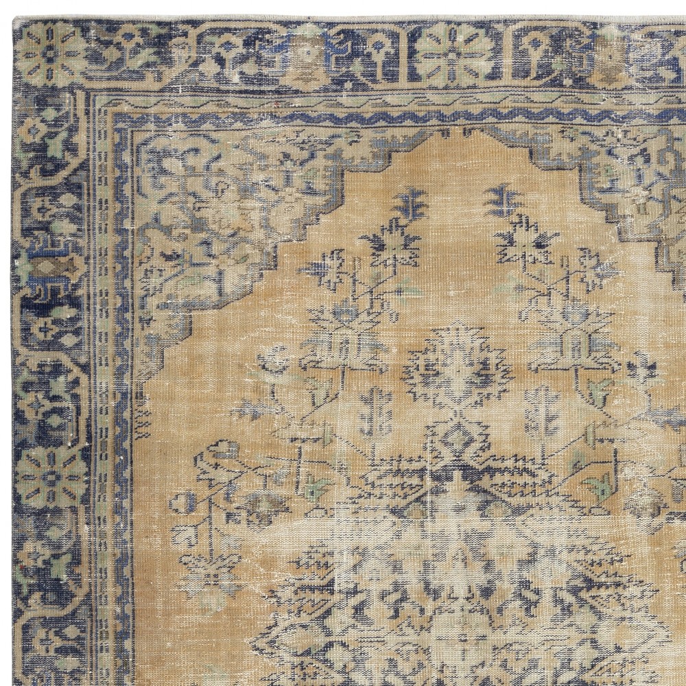 Turkish Hand-Knotted Wool Rug. Vintage Area Carpet for Rustic Farmhouse Interiors Turkish Hand-Knotted Wool Rug. Vintage Area Carpet for Rustic Farmhouse Interiors