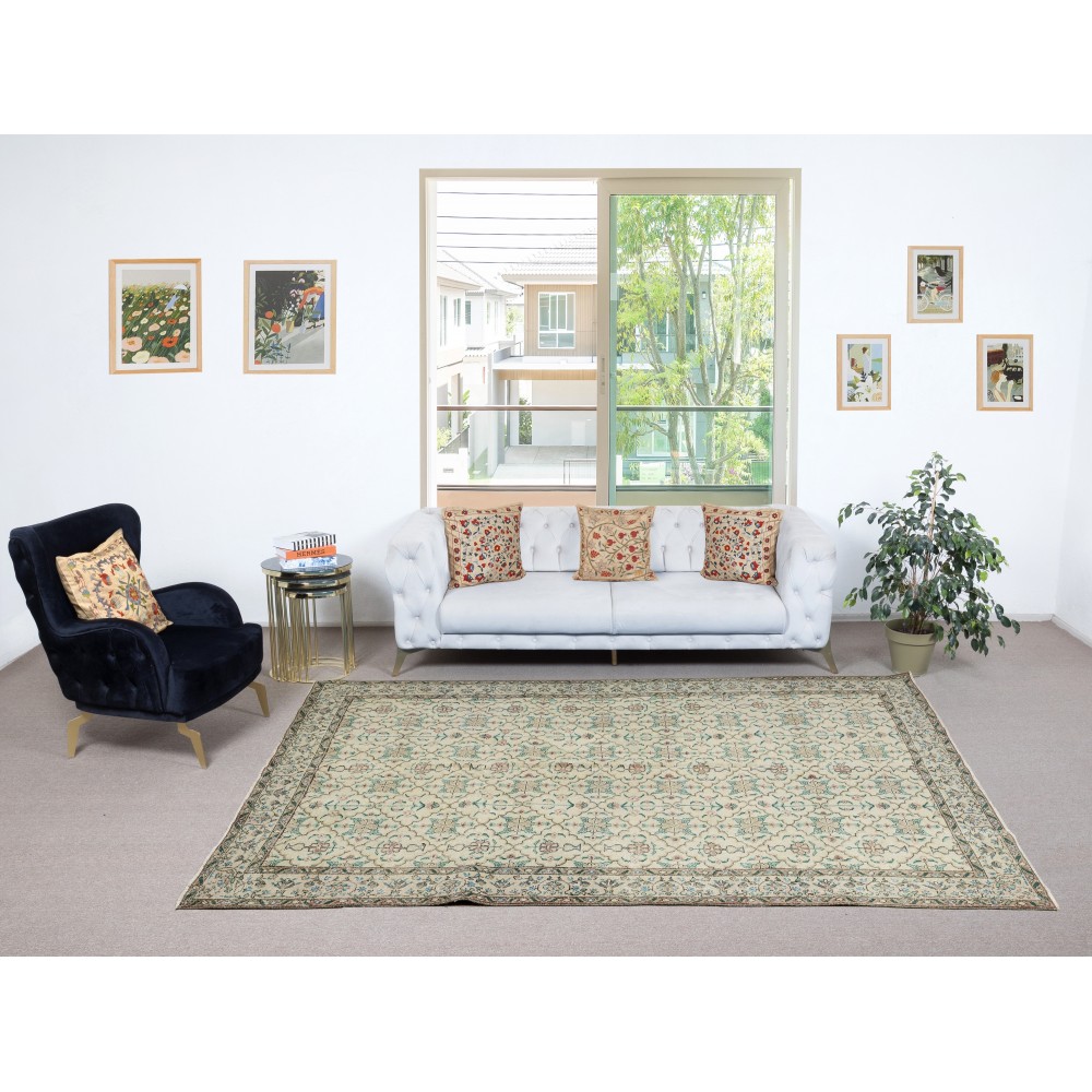 Vintage Floral Design Wool Rug. Beige Handmade Turkish Area Rug for Farmhouse Decor Vintage Floral Design Wool Rug. Beige Handmade Turkish Area Rug for Farmhouse Decor