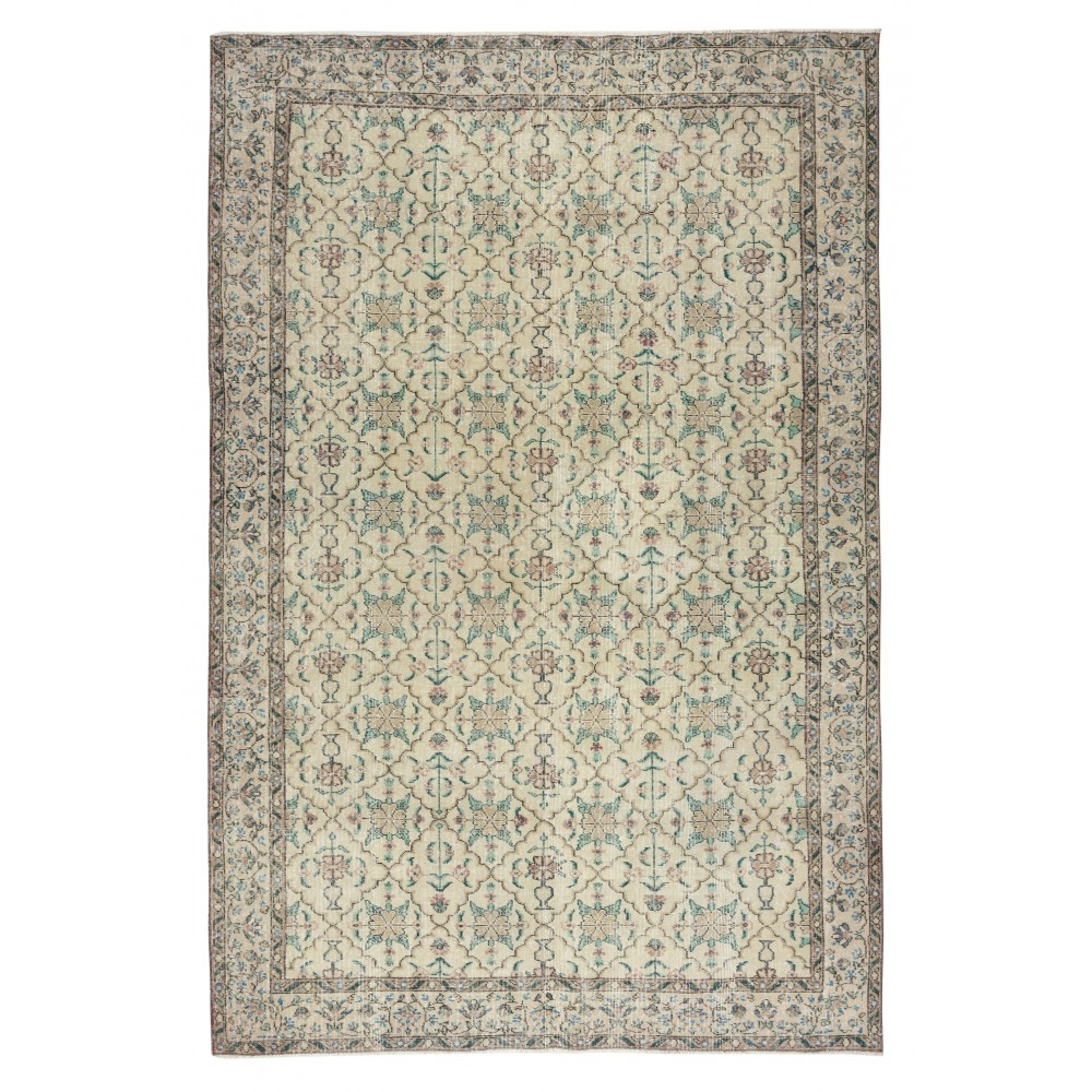 Vintage Floral Design Wool Rug. Beige Handmade Turkish Area Rug for Farmhouse Decor Vintage Floral Design Wool Rug. Beige Handmade Turkish Area Rug for Farmhouse Decor