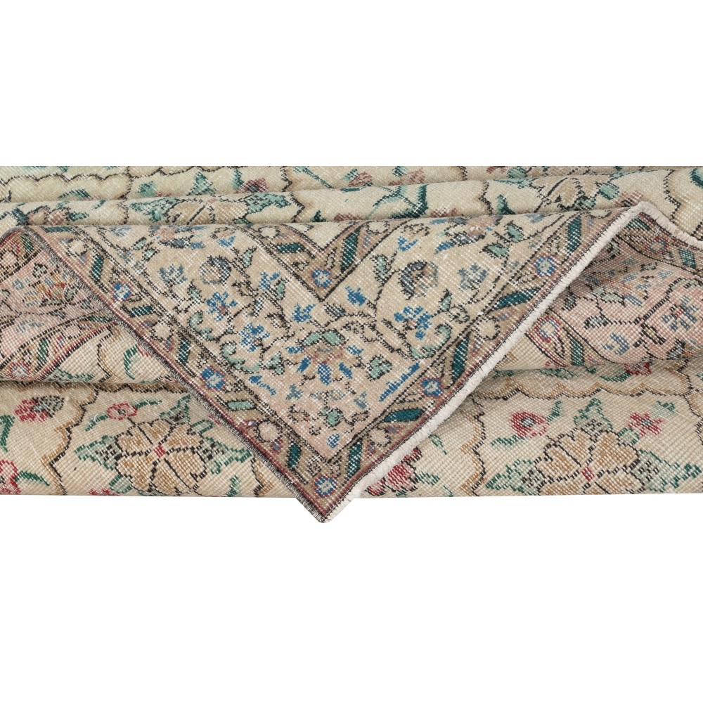 Vintage Floral Design Wool Rug. Beige Handmade Turkish Area Rug for Farmhouse Decor Vintage Floral Design Wool Rug. Beige Handmade Turkish Area Rug for Farmhouse Decor
