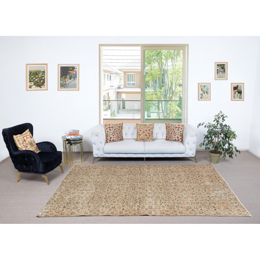 Vintage Turkish Handknotted Wool Rug. Floral Patterned Area Carpet for Cozy Farmhouse Interiors Vintage Turkish Handknotted Wool Rug. Floral Patterned Area Carpet for Cozy Farmhouse Interiors