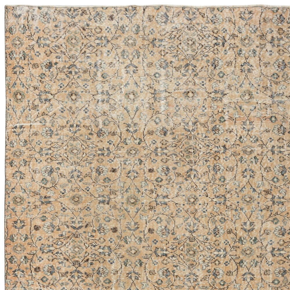 Vintage Turkish Handknotted Wool Rug. Floral Patterned Area Carpet for Cozy Farmhouse Interiors Vintage Turkish Handknotted Wool Rug. Floral Patterned Area Carpet for Cozy Farmhouse Interiors