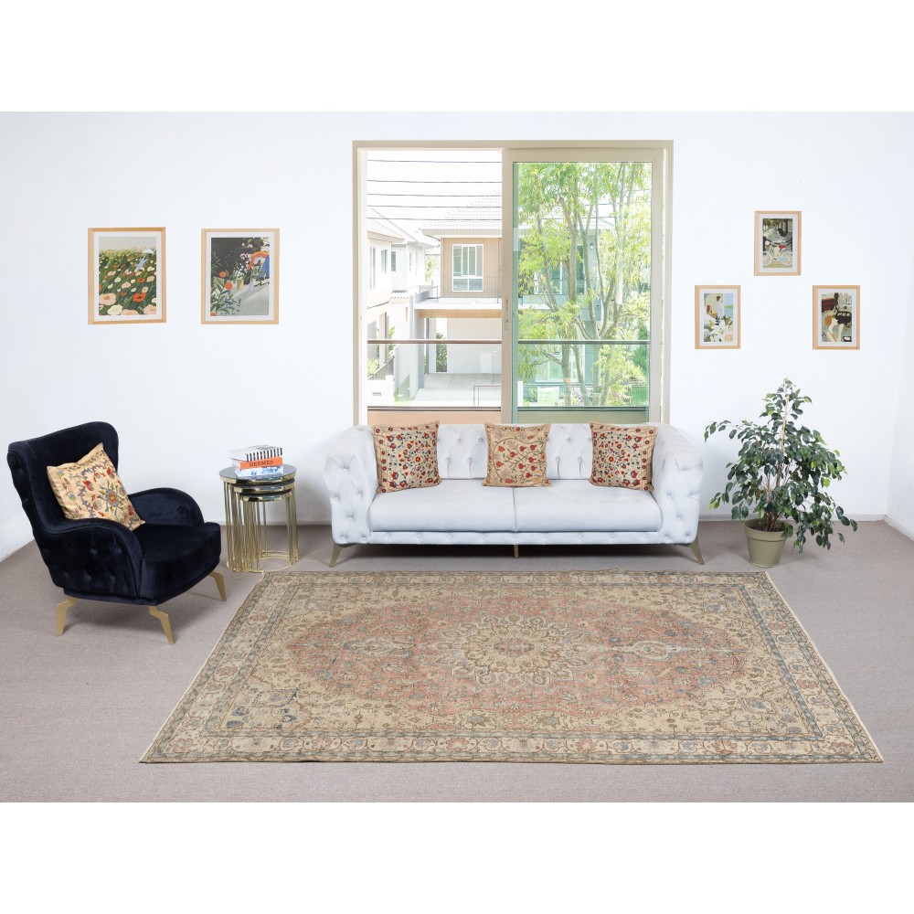 Vintage Turkish Area Rug. Hand-knotted Wool Carpet with Medallion Design