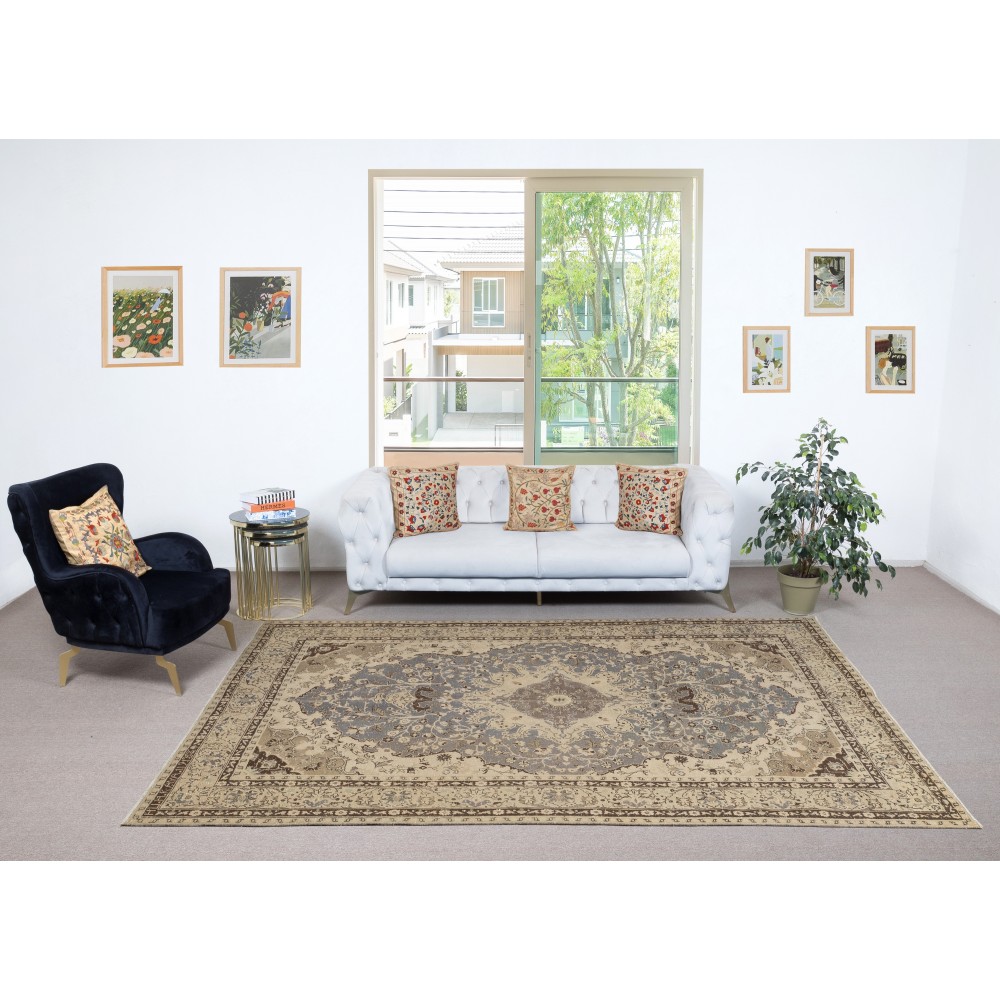 Vintage Turkish Wool Rug. Hand-Knotted Area Carpet for Country Farmhouse Decoration