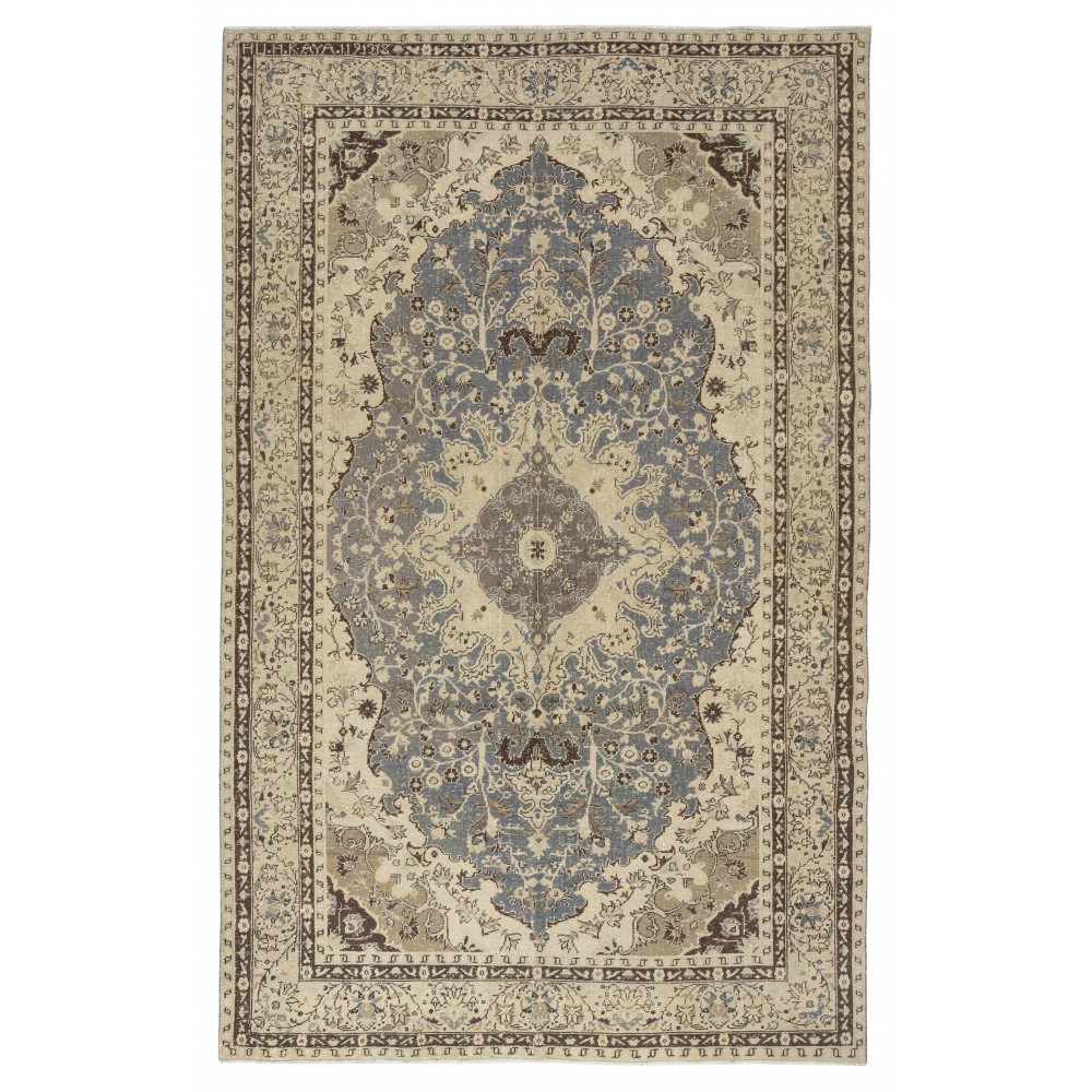 Vintage Turkish Wool Rug. Hand-Knotted Area Carpet for Country Farmhouse Decoration