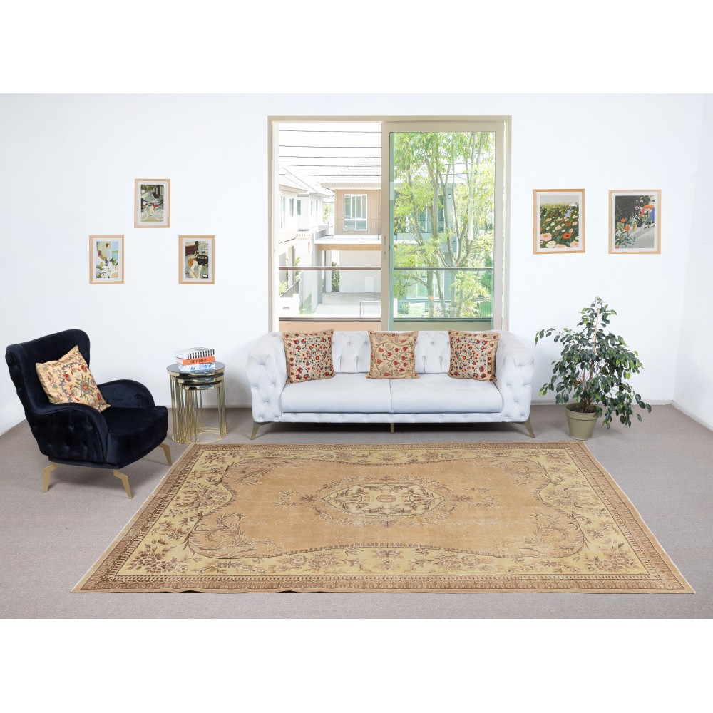 Vintage Turkish Area Rug. Hand-Knotted Wool Carpet for Farmhouse and Country Home Decor Vintage Turkish Area Rug. Hand-Knotted Wool Carpet for Farmhouse and Country Home Decor